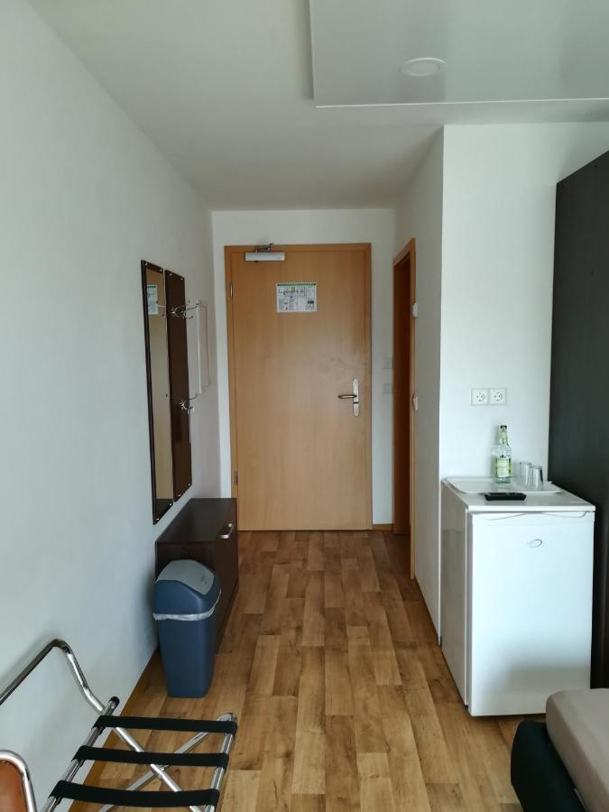 Jura Hotel ニュルンベルク エクステリア 写真